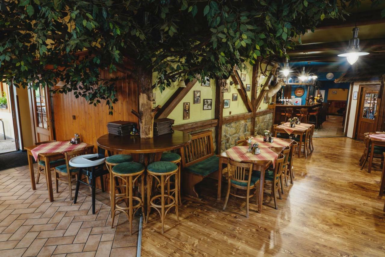 Hotel Taverna Javorník Kültér fotó