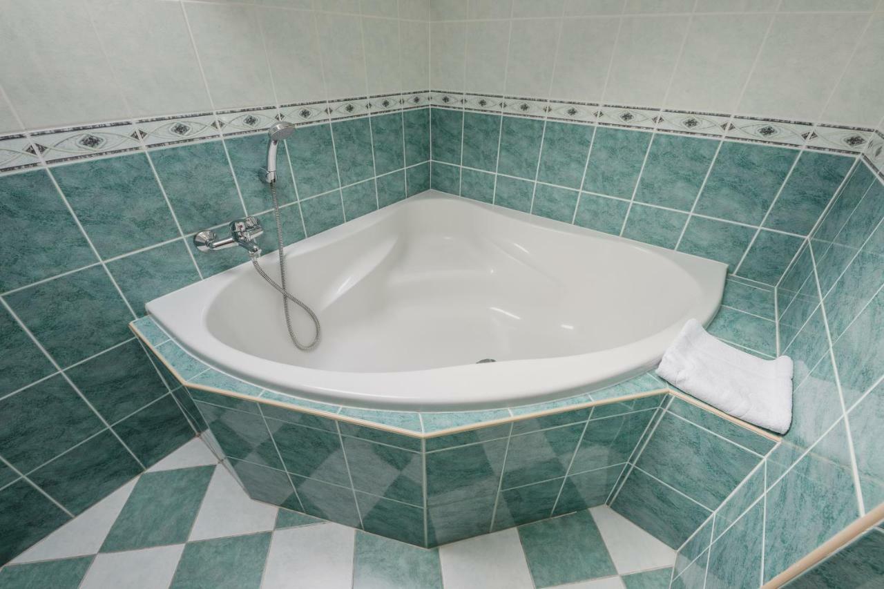 Hotel Taverna Javorník Kültér fotó