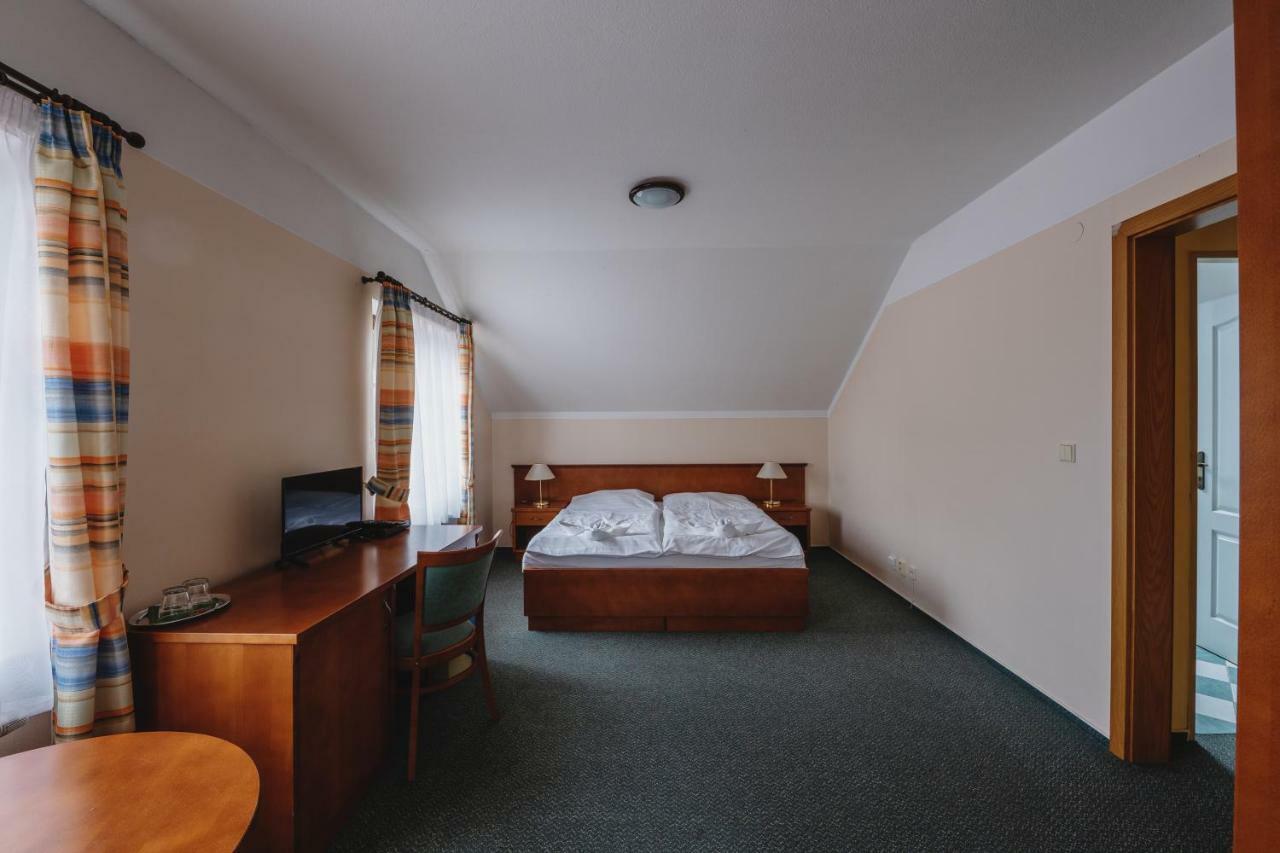 Hotel Taverna Javorník Kültér fotó