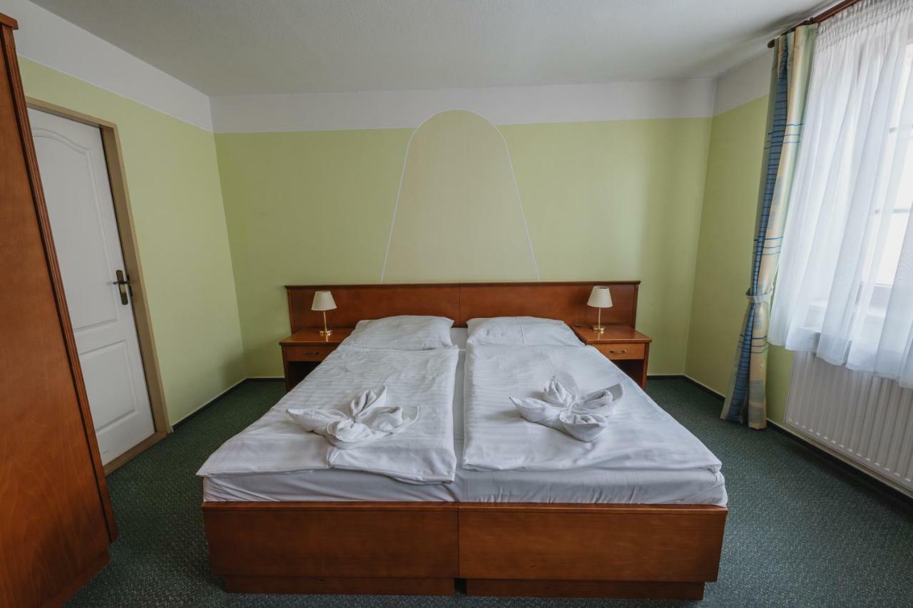 Hotel Taverna Javorník Kültér fotó