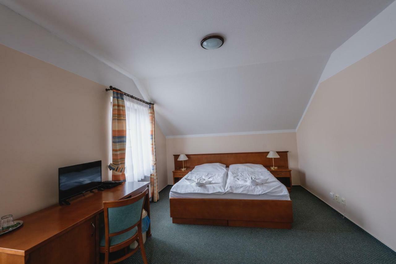 Hotel Taverna Javorník Kültér fotó